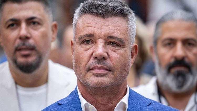 <p><span style="color:#B22222"><strong>'İLK TEST POZİTİF' &Ccedil;IKABİLİR DEMİŞTİ</strong></span></p>

<p>Saran ifadesinde, Asos&rsquo;taki evde bulunan maddelerle ilgili yapılan ilk testin pozitif &ccedil;ıkmış olabileceğini, ancak bunun kesin sonu&ccedil; anlamına gelmeyeceğini belirterek kriminal inceleme raporunun beklenmesini talep etmişti.</p>
