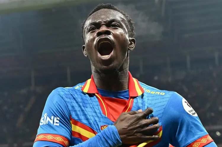 <p><strong>G&Ouml;ZTEPE, DENNİS İ&Ccedil;İN GALATASARAY'A TALEBİNİ BİLDİRDİ</strong></p>
