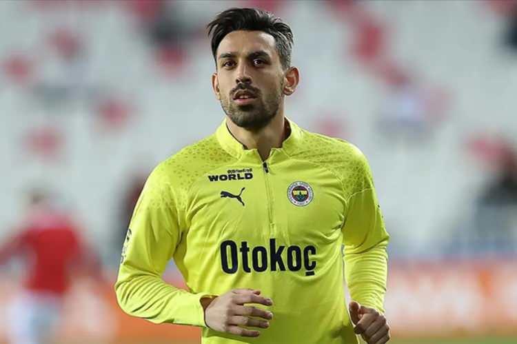 <p>Fenerbah&ccedil;e'den ayrılığı g&uuml;ndeme gelen İrfan Can Kahveci, menajerleri aracılığıyla Trabzonspor'a haber g&ouml;nderdi.<br />
<br />
Fatih Tekke ise milli futbolcu i&ccedil;in olumsuz rapor verdi. Bordo-mavililer, milli futbolcuyla ilgilenmiyor.<br />
<br />
(FANATİK)</p>
