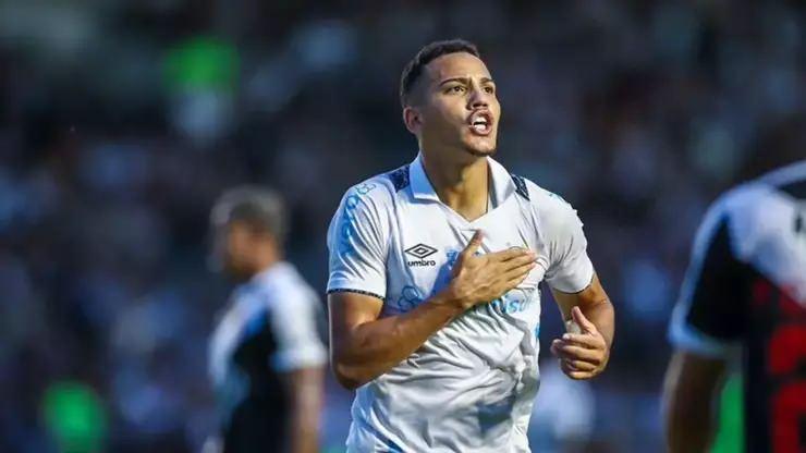 <p>Beşiktaş, 23 yaşındaki savunmacı Gustavo Martins i&ccedil;in Gremio'nun kapısını 3.5 milyon euroluk teklifle &ccedil;aldı.<br />
<br />
Brezilya ekibi kapıyı 6 milyon eurodan a&ccedil;tı. G&ouml;r&uuml;şmeler s&uuml;r&uuml;yor.<br />
<br />
(AKŞAM)</p>
