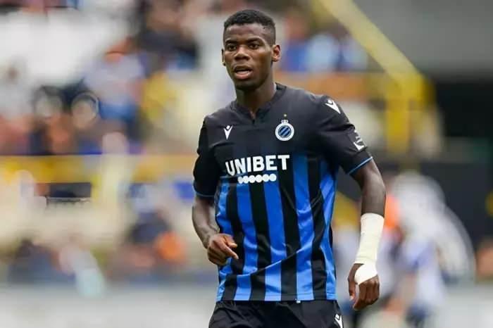 <p>Okan Buruk uzun s&uuml;redir takip ettiği Raphael Onyedika'nın transferini istedi.<br />
<br />
Club Brugge'un Şampiyonlar Ligi'nde m&uuml;cadele etmesi sebebiyle bu transferin &ccedil;ok zor olduğu belirtildi.<br />
<br />
(TAKVİM)</p>
