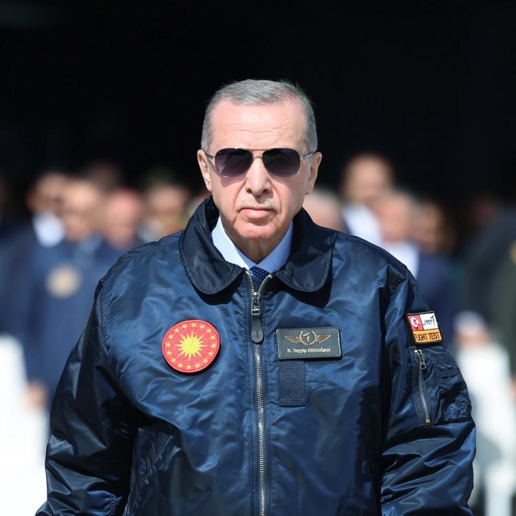 <p><span style="color:#B22222"><strong>RECEP TAYYİP ERDOĞAN:</strong></span></p>

<p>&nbsp;</p>

<p><strong>"Reis", "Uzun Adam"</strong></p>

<p>&nbsp;</p>
