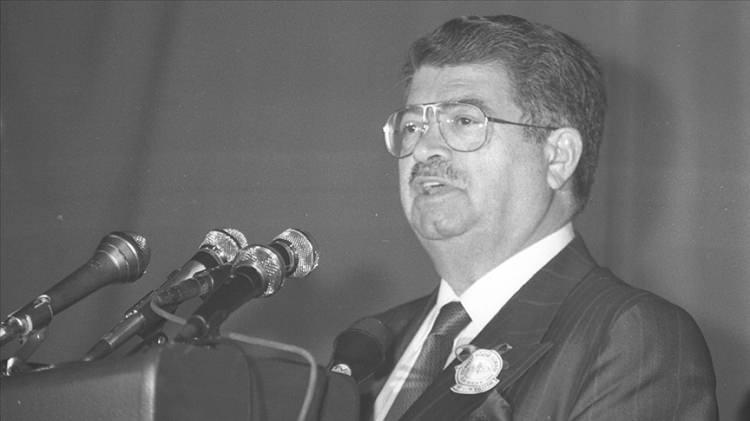 <p><span style="color:#B22222"><strong>TURGUT &Ouml;ZAL:</strong></span></p>

<p>&nbsp;</p>

<p><strong>"Tonton"</strong></p>

<p>&nbsp;</p>
