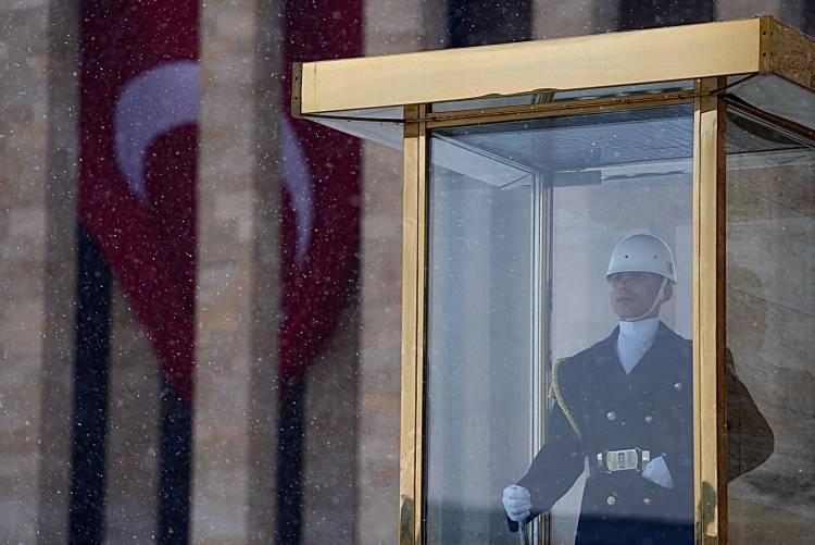 <p>Ankara'nın &Ccedil;ankaya il&ccedil;esinde sabah saatlerinde başlayan kar yağışı, Anıtkabir ve &ccedil;evresinde de etkili oldu.</p>

<p>&nbsp;</p>
