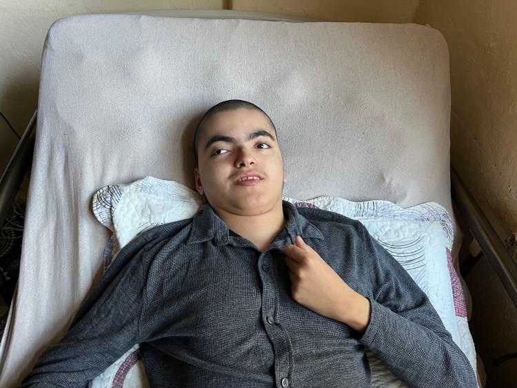 <p>Asgari &uuml;cret ile &ccedil;alışan Aktoy, kazandığı parayla hem evin ge&ccedil;imini sağlıyor hem de Tunahan'ın ihtiya&ccedil;larını karşılamaya &ccedil;alışıyor.&nbsp;</p>
