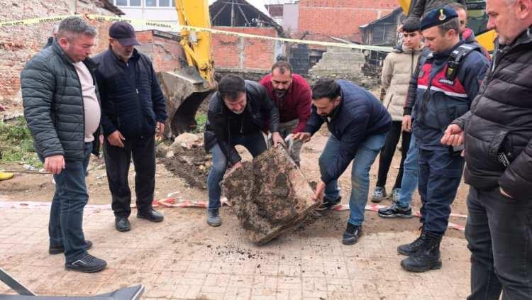 <p>Bursa'nın İneg&ouml;l il&ccedil;esi Kırsal Yenicek&ouml;y Mahallesi&rsquo;ndeki site inşaatı i&ccedil;in sabah saatlerinde kazı &ccedil;alışması başlatıldı.&nbsp;</p>
