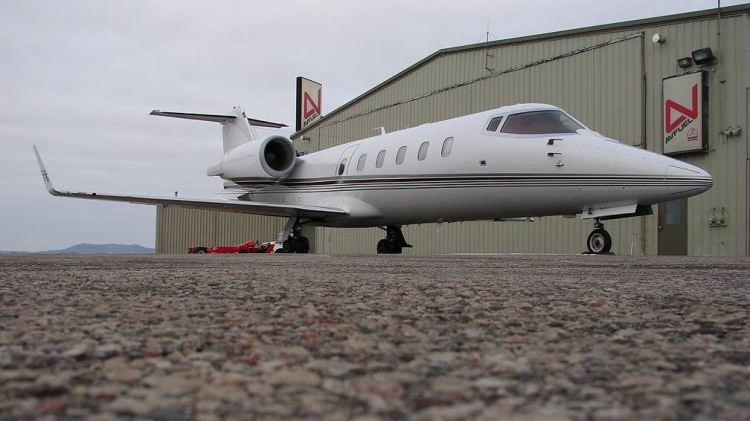 <p><strong><span style="color:#B22222">U&ccedil;ak: </span>Learjet 60</strong></p>

