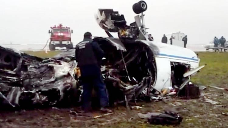 <p><span style="color:#B22222"><strong>Olay:</strong></span> Moskova Vnukovo Havalimanı'nda kalkış sırasında kar k&uuml;reme aracına &ccedil;arptı.</p>
