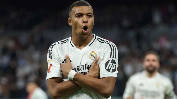<p>Real Madrid'in Fransız yıldızı Kylian Mbappe, yıllık kazancıyla listenin 4. sırasına yerleşti.</p>

<p>&nbsp;</p>

<p>Marka ortaklıkları sayesinde 25 milyon dolar alan 27 yaşındaki futbolcunun kazancı, futboldan elde ettiği 70 milyon da eklenince 95 milyon dolara y&uuml;kseldi.</p>

<p>&nbsp;</p>

<p>&Ouml;te yandan eski takımı Paris Saint-Germain'e karşı a&ccedil;tığı davayı kazanan Fransız futbolcunun, &ouml;denmeyen maaş ve primler karşılığında 61 milyon avro tazminat alması bekleniyor.</p>

<p>&nbsp;</p>
