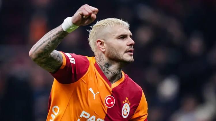 <p>Galatasaray'ın Icardi'den y&uuml;zde 50 indirim istediği iddiası doğru değil.<br />
<br />
Sarı-kırmızılılar, Arjantinli yıldıza aynı şartlarla 1 yıl daha kalması i&ccedil;in teklif yaptı. Icardi 2 yıl istiyor.<br />
<br />
(AKŞAM)</p>
