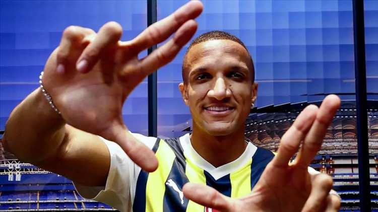 <p>Fenerbah&ccedil;e'nin g&ouml;zden &ccedil;ıkardığı Becao'nun menajeri; Genoa, Hellas Verona ve Torino'yla g&ouml;r&uuml;şme halinde.<br />
<br />
(FOTOMA&Ccedil;)</p>
