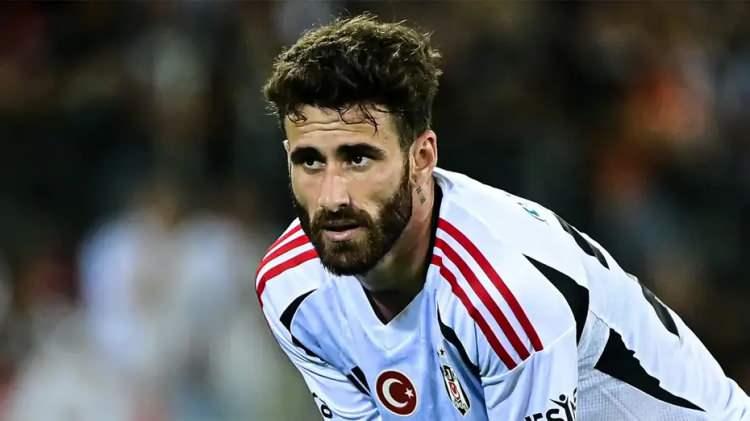 <p>Alacaklarından vazge&ccedil;en Rafa Silva, serbest kalabilmek i&ccedil;in Beşiktaş'a 3-4 milyon euro arasında bir bedel &ouml;demeyi teklif etti.<br />
<br />
(FOTOMA&Ccedil;)</p>
