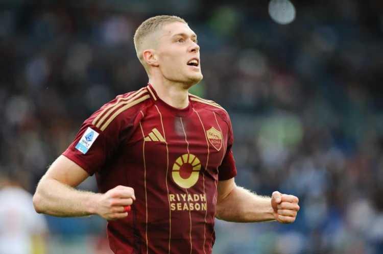 <p>Fenerbah&ccedil;e, Artem Dovbyk i&ccedil;in Roma ile temas halinde. Ukraynalı golc&uuml;, Nkunku ve S&ouml;rloth'a kıyasla daha ekonomik bir alternatif olarak &ouml;ne &ccedil;ıktığı &ouml;ğrenildi.<br />
<br />
Buna karşın y&ouml;netimin bir numaralı hedefinin hala S&ouml;rloth olduğu belirtiliyor.<br />
<br />
​(TAKVİM)</p>
