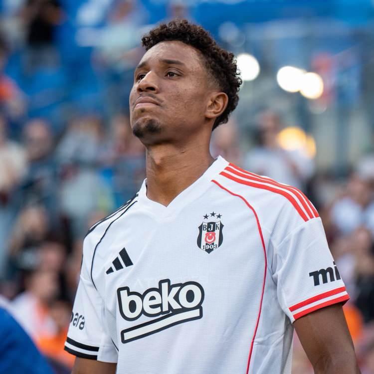 <p>Sergen Yal&ccedil;ın'ın takımda d&uuml;ş&uuml;nmediği Uduokhai'a Fransa ve Almanya'dan talipler var. Deneyimli futbolcunun ayrılığı an meselesi.<br />
<br />
(TAKVİM)</p>
