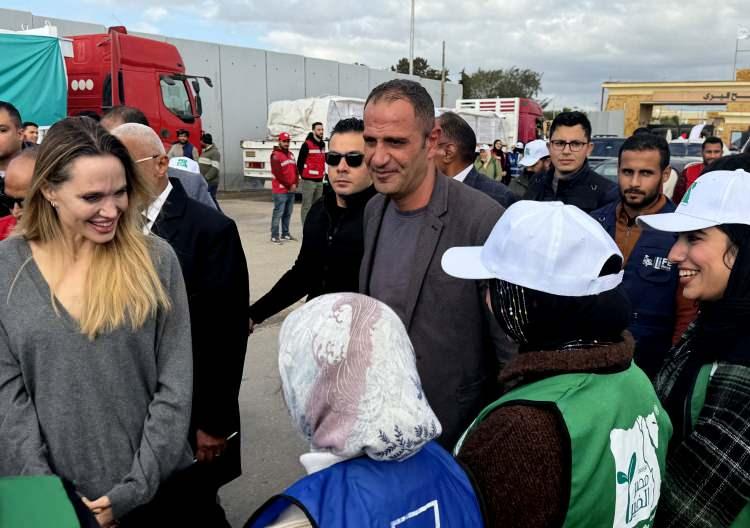 <p>Jolie'nin lojistik merkezini ziyareti b&ouml;lgedeki insani krize y&ouml;nelik uluslararası farkındalığı artırma &ccedil;abası olarak değerlendirildi.</p>
