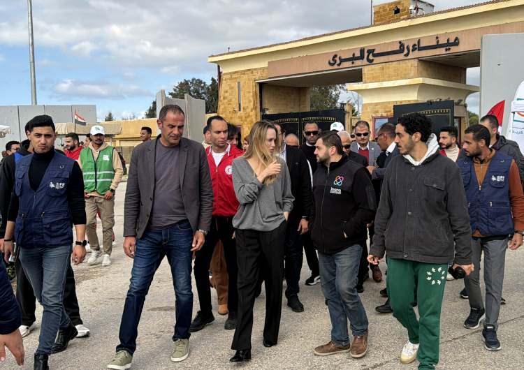 <p>Ancak insani yardımlar bu sayıya hi&ccedil;bir zaman ulaşmadı, Refah Sınır Kapısı a&ccedil;ılmadı, saldırılar da tam anlamıyla durmadı.</p>
