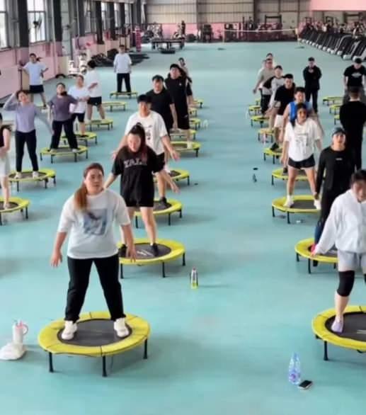 <p><strong>KATI DİYET ELEŞTİRİYE NEDEN OLDU</strong></p>

<p>Ayrıca sosyal medyada bazı kullanıcılar, uygulanan katı rejimin verilen emeğe kıyasla yeterince hızlı sonu&ccedil; vermediğini savunarak programı eleştirdi.</p>
