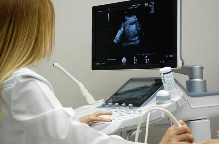 <p>T&uuml;rkiye'de bir <strong>kadın doğum uzmanın yaşadığı olay tıp d&uuml;nyasında yeni bir tartışmanın fitilini ateşledi.</strong></p>
