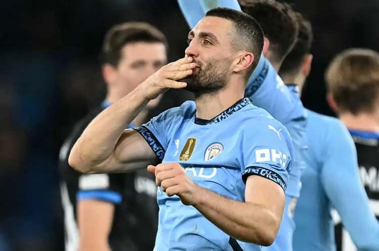 <p>Pep Guardiola'nın jokeri olan ancak yaşadığı sakatlıkların da etkisiyle g&ouml;zden d&uuml;şen Kovacic, menajerler aracılığıyla Beşiktaş'a &ouml;nerildi.</p>
