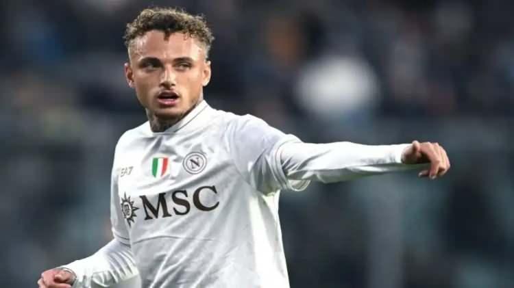 <p>Galatasaray, Napoli forması giyen Noa Lang'in durumunu takip ediyor.<br />
<br />
Sarı-kırmızılılar İtalyan ekibiyle g&ouml;r&uuml;şmelerine başladı.&nbsp;</p>

<p><br />
(S&Ouml;ZC&Uuml;)</p>
