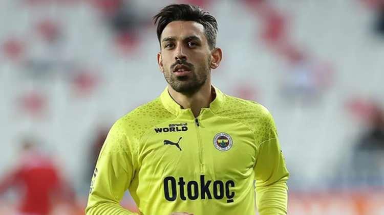 <p>Fenerbah&ccedil;e'de İrfan Can Kahveci, İrfan Can Eğribayat ve Emre Mor'la yollar devre arasında ayrılacak.<br />
<br />
Cenk Tosun'un ise sezon sonunda takımdan ayrılması bekleniyor.<br />
<br />
(H&Uuml;RRİYET)</p>
