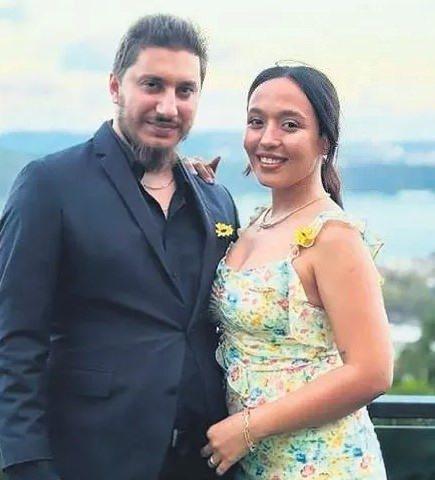 <p>D&uuml;n ortaya &ccedil;ıkan ses kayıtlarında ise &uuml;nl&uuml; şarkıcı G&uuml;ll&uuml;'n&uuml;n kızı Tuğyan'ın sistematik olarak annesiyle yaşadığı her kavgayı kayıt altına alarak sevgilisi Kervan'a g&ouml;nderdiğini kamuoyu ile paylaşılmıştı.</p>
