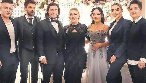 <p>HEMEN ŞİFRESİNİ DEĞİŞTİRMİŞLER&nbsp;<br />
-"Tuğberk: Gmail'i de değiştirelim mi?<br />
-Tuğyan: Bana da at annemin şifrelerini...<br />
-Tuğberk: Sena, Annemin Hotmail şifresini nasıl bulmuştuk?"</p>
