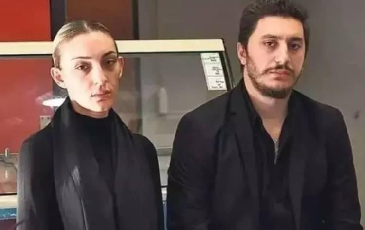 <p><em><strong>Bu zamana kadar susmak istiyordum ancak bundan sonra merak edilen ne varsa yanıtlayacağım. Ben hastaneye giderken aklımda hi&ccedil;bir ş&uuml;phe yoktu. &Ouml;zellikle ablamın bayılmasını falan g&ouml;rd&uuml;ğ&uuml;mde olayın bir kaza olduğunu d&uuml;ş&uuml;n&uuml;yordum. Sonra bana intihar olduğu s&ouml;ylendi. Bir a&ccedil;ıklama yapılması gerektiği ifade edilince, 'Bir metin hazırlayın, verin; ben anlatayım' dedim.</strong></em></p>

<p>&nbsp;</p>

<p>&nbsp;</p>
