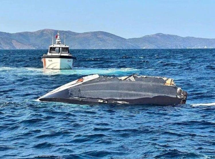 <p>'Arel 7' kaptanı Cemal Tokatlıoğlu ilk aşamada tutuklanırken daha sonra tahliye edildi. Hazırlanan iddianamede kaptan i&ccedil;in 3 yıldan 9 yıla kadar, gemi yetkilisi ve m&uuml;rettebat i&ccedil;in ise 'yardım ve bildirim y&uuml;k&uuml;ml&uuml;l&uuml;ğ&uuml;n&uuml; yerine getirmeme sonucu &ouml;l&uuml;me neden olma' su&ccedil;undan 1 ile 3 yıl arasında hapis cezası talep edildi.</p>
