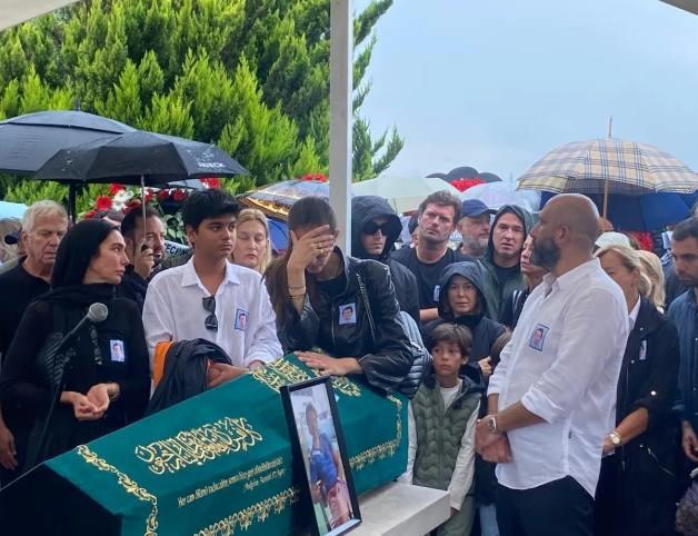 <p>Yalova'da iş insanı Halit Yukay, 4 Ağustos'ta Bozcaada'ya gitmek &uuml;zere denize a&ccedil;ıldığı 'Graywolf' isimli teknesiyle denize a&ccedil;ıldı. Aynı g&uuml;n, teknesi par&ccedil;alanmış halde bulunan Yukay'ın cansız bedenine kaybolduktan 30 g&uuml;n sonra ulaşıldı.</p>
