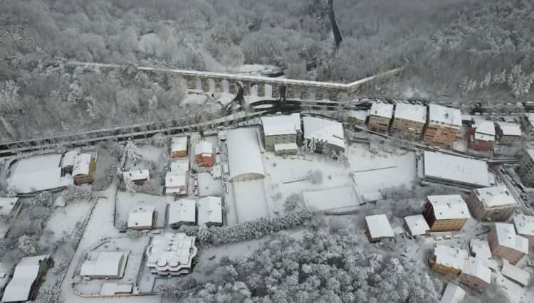 <p>Sarıyer&rsquo;de kar yağışı etkili oldu.</p>
