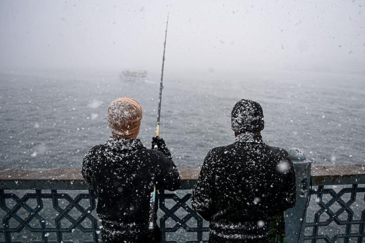 <p><span style="color:rgb(0, 0, 0)">Yağış beklenmeyen ve hava sıcaklığının 7-16 derece arasında seyredeceği aktarılan hafta sonu, lodos fırtınası yaşanması, pazartesi par&ccedil;alı bulutlu bir havanın etkili olması bekleniyor.</span></p>
