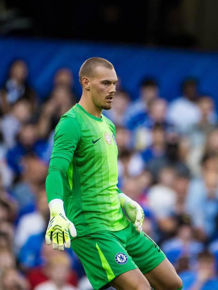 <p>Beşiktaş'ın kadrosuna katmak istediği kaleci Filip J&ouml;rgensen, forma şansı bulamadığı Chelsea'dan ayrılmak istiyor. Siyah beyazlı kul&uuml;p, Danimarkalı file bek&ccedil;isiyle anlaşırken, İngiliz kul&uuml;b&uuml;nden indirim bekliyor. (FOTOMA&Ccedil;)</p>
