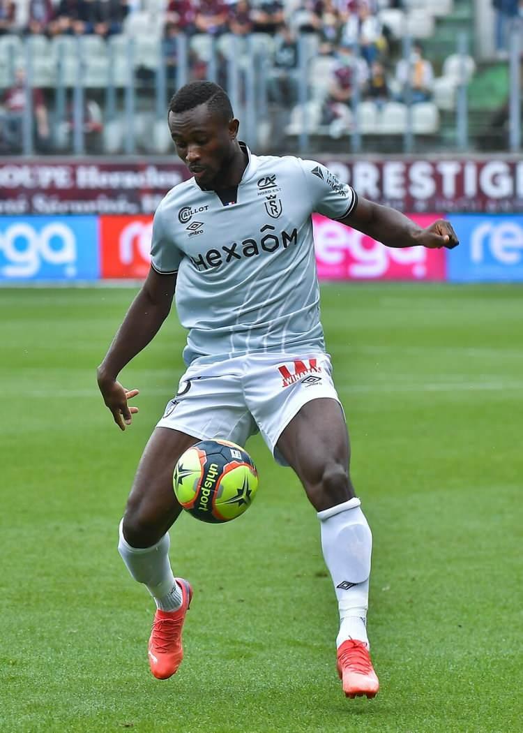 <p>Trabzonspor sol bek arayışlarında daha &ouml;nce iki kez g&uuml;ndemine gelen Ghislain Konan'ı g&uuml;ndemine aldı. Fildişili oyuncu ile temas kuruldu. Sezon sonunda Portekiz takımı Gil Vicente ile s&ouml;zleşmesi bitecek olan Konan'ın uygun bir bonservis bedeliyle transfer edilme şansı var. (FANATİK)</p>
