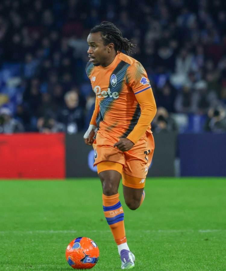 <p>Sarı lacivertli y&ouml;netici, S&uuml;per Kupa'da Samsunspor ma&ccedil;ı sonrasında da 1.95'lik S&ouml;rloth transferi i&ccedil;in Atletico Madrid y&ouml;netimiyle masaya oturacak. (FOTOMA&Ccedil;)</p>
