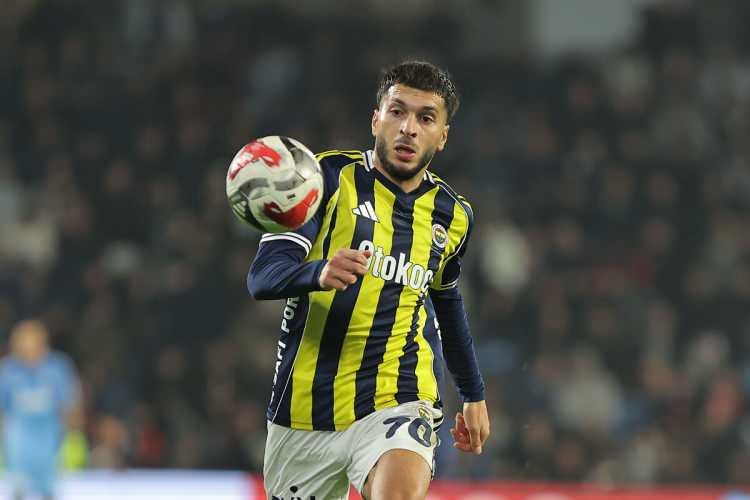 <p>Fenerbah&ccedil;e'nin Oğuz Aydın i&ccedil;in CSKA Moskova ile yaptığı anlaşmada dikkat &ccedil;eken bir detay ortaya &ccedil;ıktı. Sarı lacivertliler, oyuncunun d&ouml;n&uuml;ş&uuml;nde Galatasaray başta olmak &uuml;zere S&uuml;per Lig'de başka bir takımda oynamasını engelleyen &ouml;zel bir maddeyi s&ouml;zleşmeye ekletti. (TAKVİM)</p>
