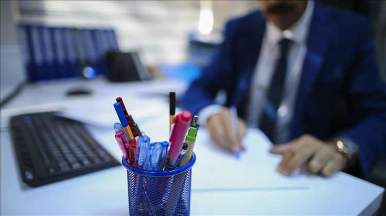 <p>T&Uuml;İK tarafından 5 Ocak&rsquo;ta a&ccedil;ıklanacak aralık enflasyon verisiyle memur ve emekli zamları netleşecek. Tahminler memur i&ccedil;in %18.7, SSK emeklisi i&ccedil;in %12.3 artışa işaret ediyor.</p>
