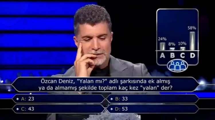 <p>Deniz de Kaynarca'nın &ouml;nerisi &uuml;zerine şarkıyı yıllar sonra yeniden seslendirdi.&nbsp;</p>
