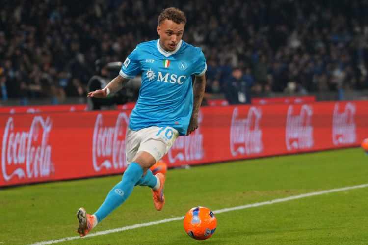 <p>İtalya Serie A ekiplerinden Napoli'de forma giyen Noa Lang, menajerler tarafından Galatasaray'a &ouml;nerildi.<br />
<br />
Transfer i&ccedil;in Okan Buruk'un kararı bekleniyor.<br />
<br />
(TAKVİM)</p>
