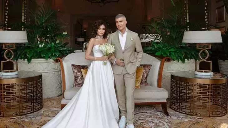 <p><span style="color:#B22222"><strong>"SENİNLE GURUR DUYUYORUM"</strong></span></p>
