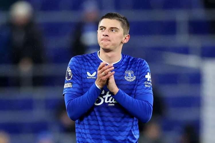 <p>*&nbsp;Vitaliy Mykolenko - Everton</p>
