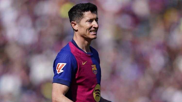 <p>* Robert Lewandowski - Barcelona</p>
