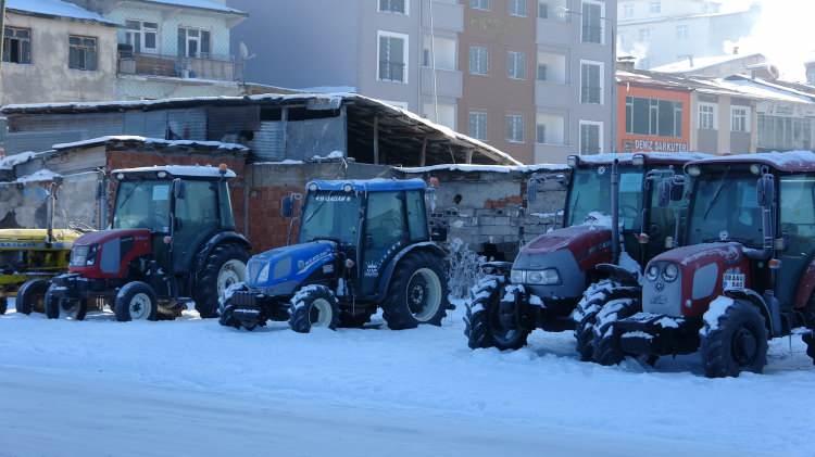 <p>"Ardahan şartlarında yaz aylarında buraya gelip bizi eleştirenler, şu anda ne &ccedil;ektiğimizi biliyorlar.&nbsp;</p>
