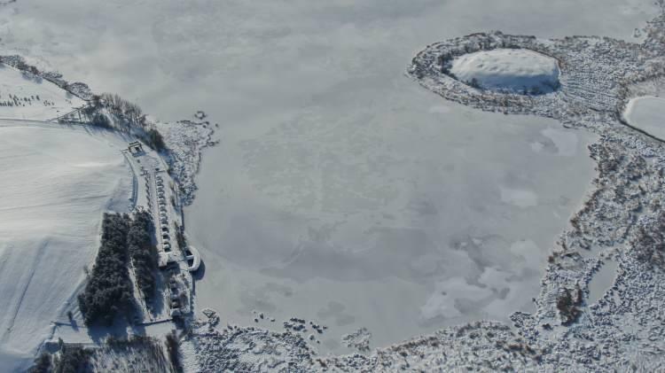 <p>Bu soğuklarda g&ouml;l&uuml;m&uuml;z tamamen dondu, &ccedil;ok g&uuml;zel bir g&ouml;rsel oluştu.&nbsp;</p>
