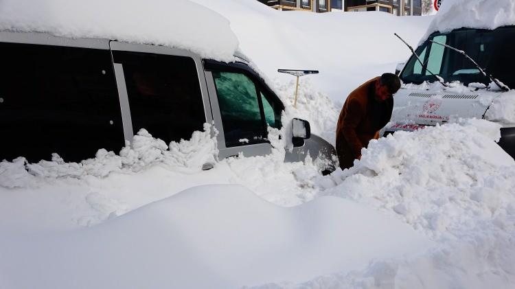 <p>İl &Ouml;zel İdaresi ekipleri, kapalı olan 294 k&ouml;y yolundan 122&rsquo;sini yoğun &ccedil;alışmalarla ulaşıma a&ccedil;tı.</p>

<p>&nbsp;</p>

