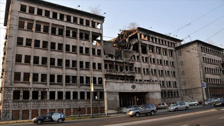 <p><strong><span style="color:#B22222">21)&nbsp;&nbsp;YUGOSLAVYA / SIRBİSTAN BOMBARDIMANI&nbsp;</span> &nbsp;|&nbsp; 1999</strong></p>
