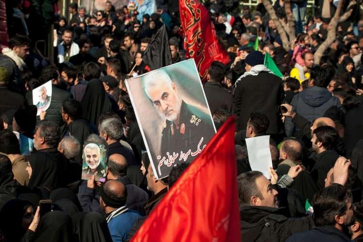 <p><strong><span style="color:#B22222">29)&nbsp; İRAN &ndash; KASIM S&Uuml;LEYMANİ SUİKASTI&nbsp;</span> |&nbsp; 2020</strong></p>
