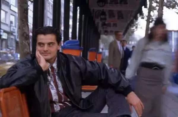 <p><strong>1980 ve 1990'lı yılların en &ccedil;ok aranan y&uuml;zlerinden biri olan Engin Ko&ccedil;,</strong> hem mankenlik kariyeriyle hem de oyunculuktaki başarısıyla d&ouml;nemine damga vuran isimlerden biri haline gelmişti.</p>
