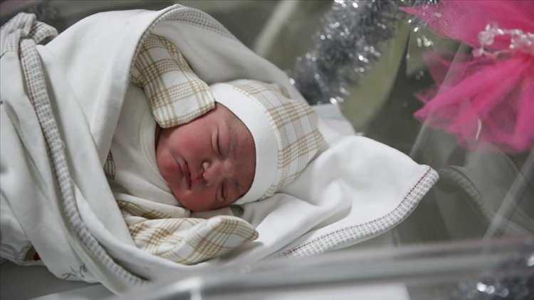 <p><span style="color:#FF0000"><strong>YURDUN D&Ouml;RT BİR YANINDA YENİ DOĞAN SEVİNCİ</strong></span></p>

<p>&nbsp;</p>

<p>2025 yılı geride kalırken yeni yılın ilk dakikalarında d&uuml;nyaya gelen bebekler ailelerini sevince boğdu.</p>
