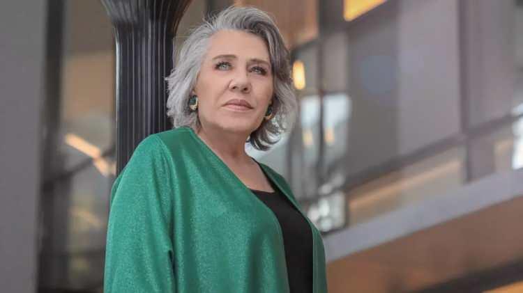 <p><strong>'&Uuml;vey Baba', '&Ccedil;emberimde G&uuml;l Oya', 'Yer G&ouml;k Aşk' ve 'Unutursam Fısılda' gibi yapımlarda yer alan usta sanat&ccedil;ı Işıl Y&uuml;cesoy, bir takip&ccedil;isinin kendisine yaptığı k&ouml;t&uuml; yoruma verdiği cevapla g&uuml;ndem oldu.</strong></p>
